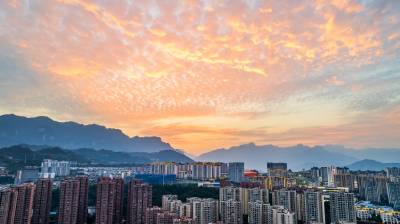 湖北秭归：霞染山城 诗意栖居