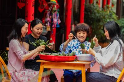 湖北秭归：粽香飘古巷