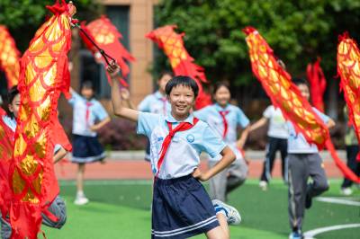 湖北襄阳：少年舞龙迎端午