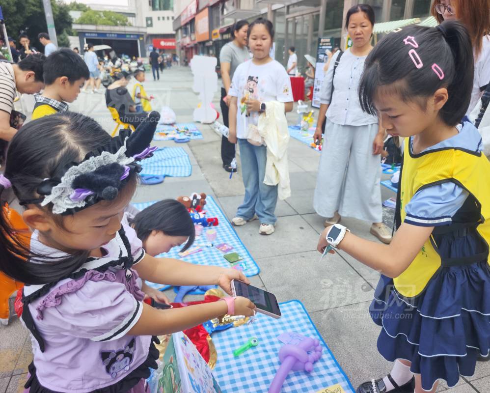 994005