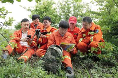 堵河源保护区深入高山草甸开展生物多样性监测