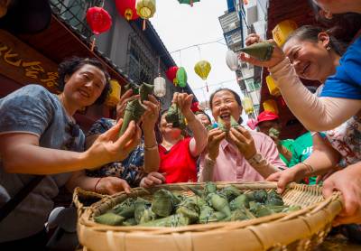 湖北秭归：多彩民俗迎端午