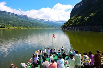 湖北恩施：畅游清江 乐享端午假期