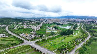  湖北房县：优化路网结构 畅通城乡“血脉”