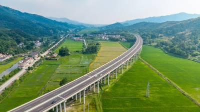 蕲春：高速铺就振兴路