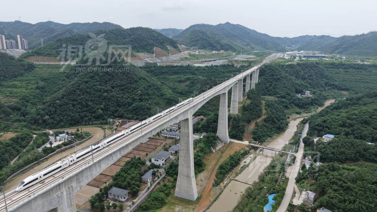 996249