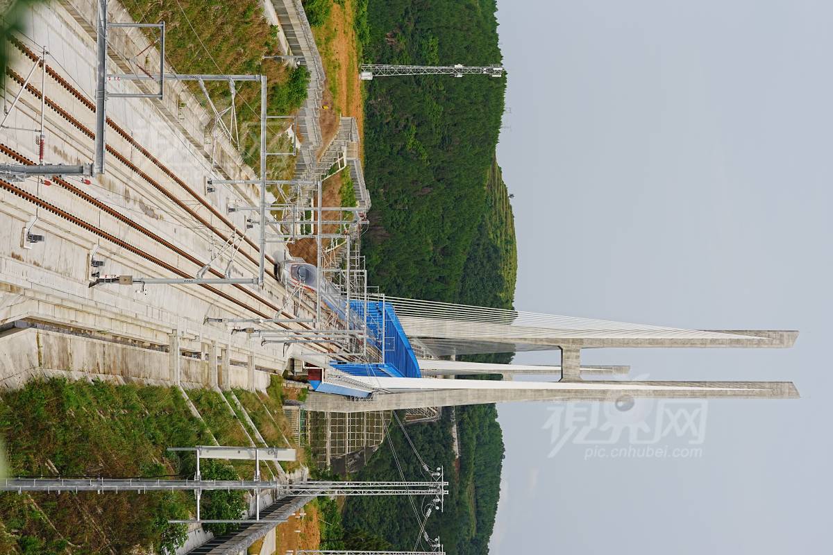 996252