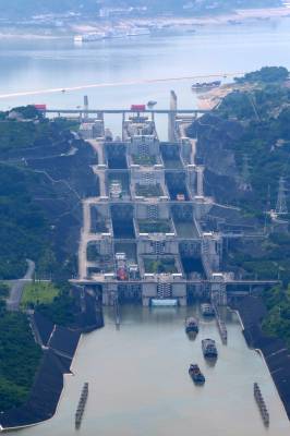 今年上半年三峡枢纽通过量达7664.2万吨
