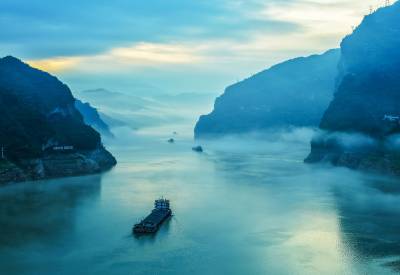  湖北秭归：烟云氤氲峡江美 