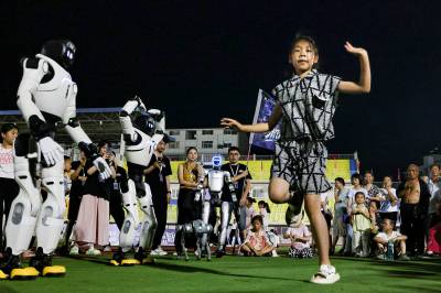 科技巡游扮靓夜生活