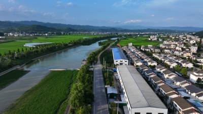 湖北房县：移民新村如画